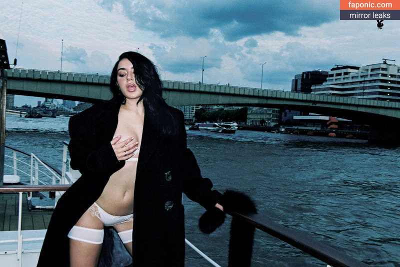 Charli XCX, charli_xcx, charlignarly, charlixcx, https: Голи изтичания OnlyFans Снимка #90
