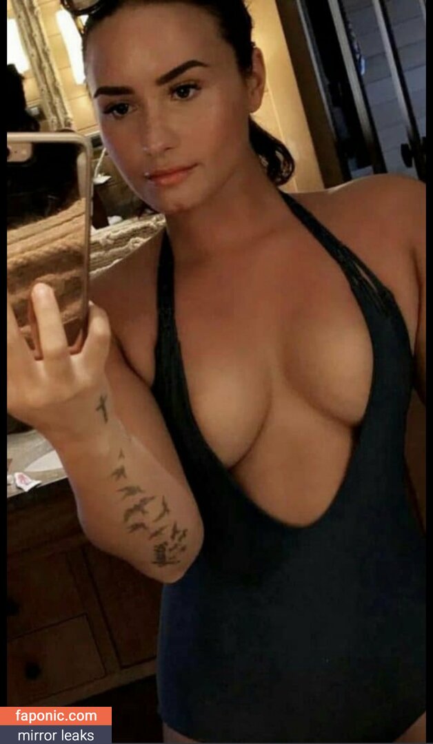 Demi Lovato, ddlovato, https:, tonia_williams Голи изтичания OnlyFans Снимка #10