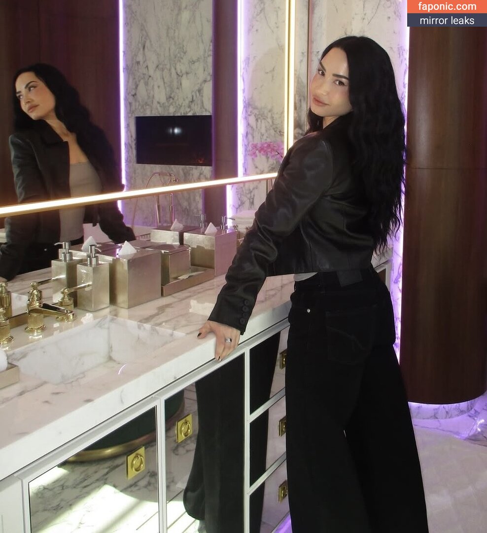Demi Lovato, ddlovato, https:, tonia_williams Голи изтичания OnlyFans Снимка #1111