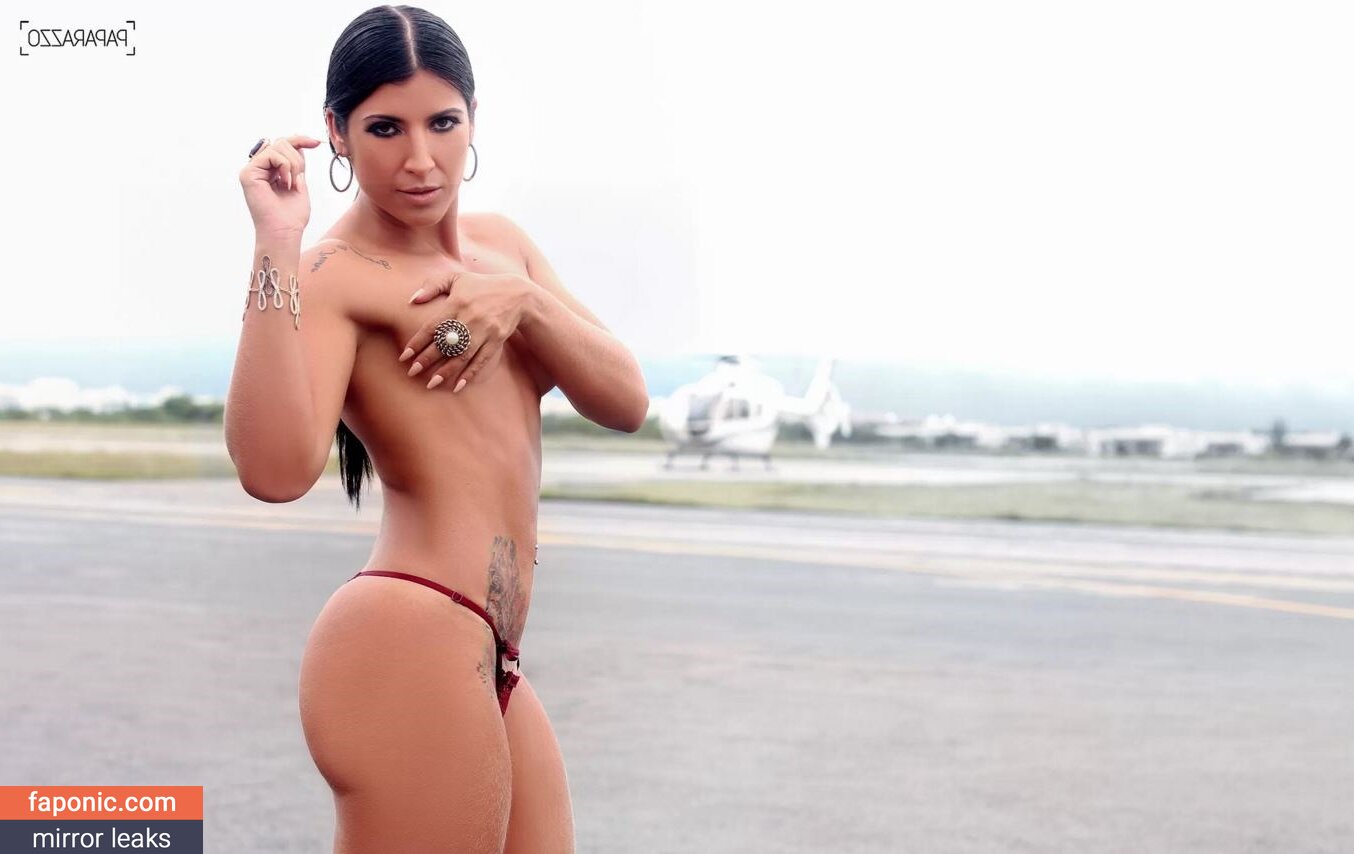 Priscila Pires Голи изтичания  Снимка #3