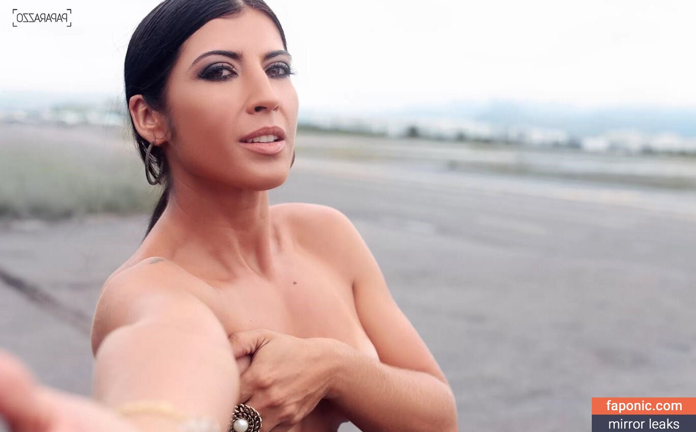 Priscila Pires Голи изтичания  Снимка #4