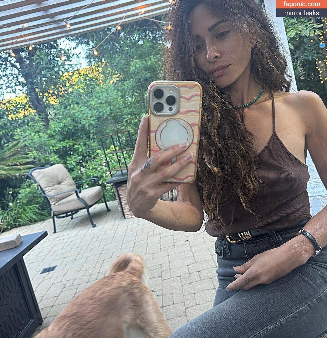 Sarah Shahi, sarahshahi Голи изтичания  Снимка #56