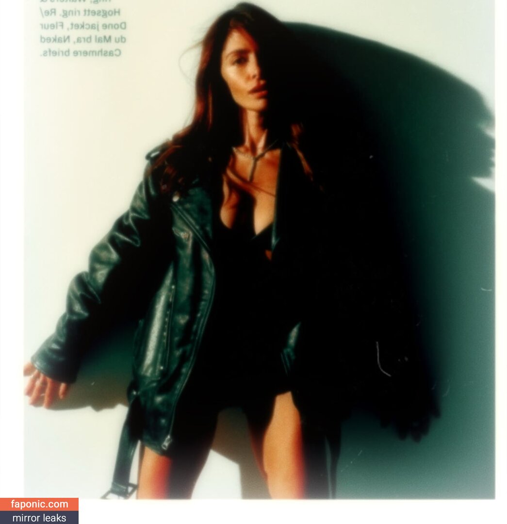 Sarah Shahi, sarahshahi Голи изтичания  Снимка #57