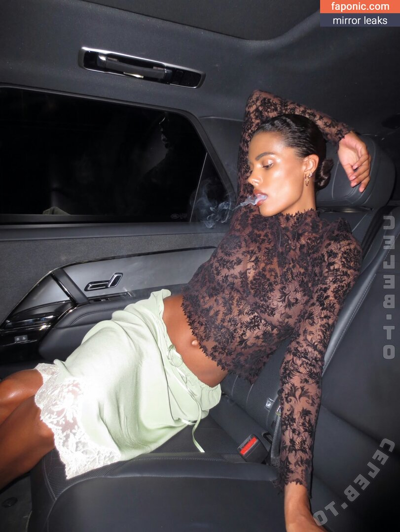 Tina Kunakey, tinakworld, tinariccia Голи изтичания  Снимка #1