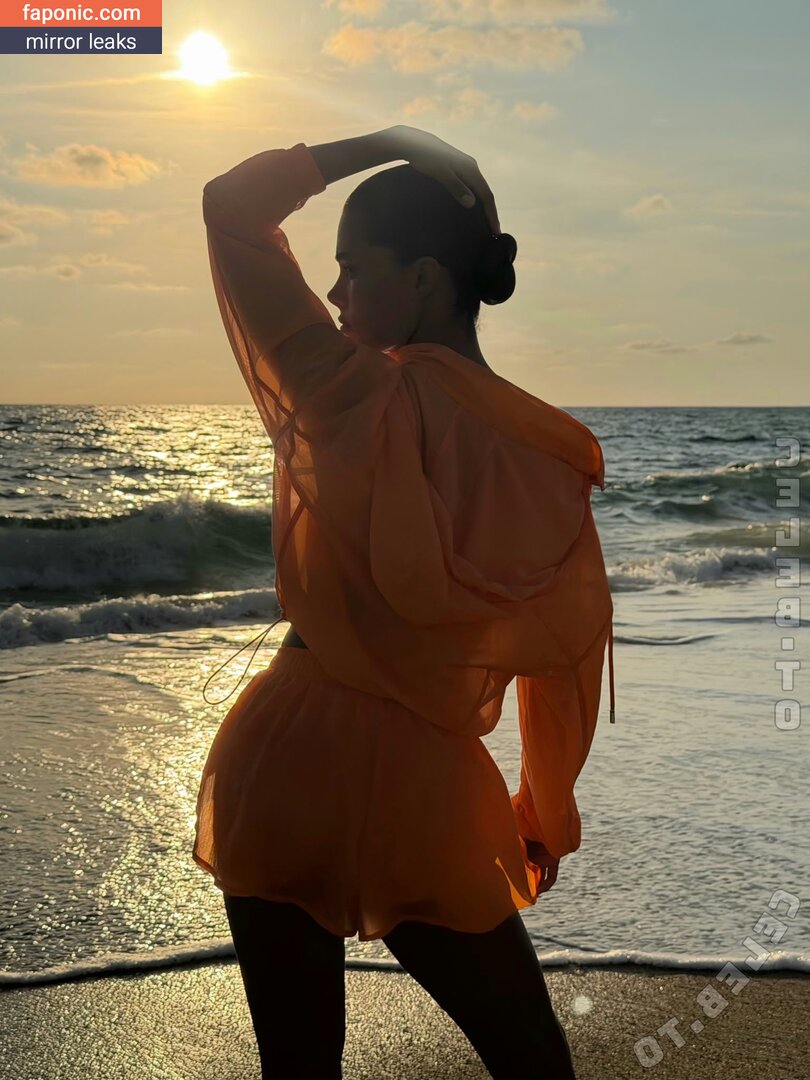 Tina Kunakey, tinakworld, tinariccia Голи изтичания  Снимка #14