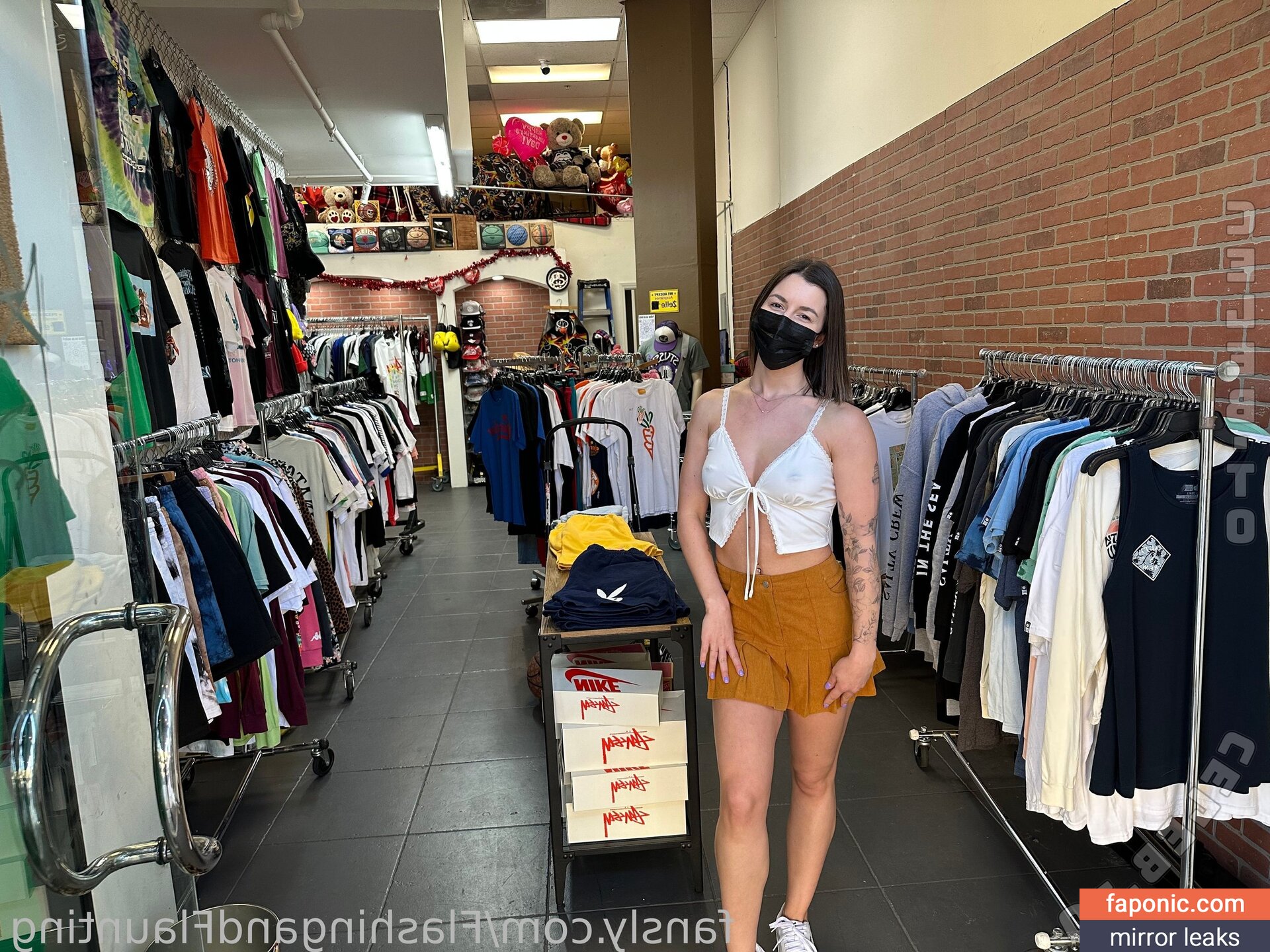 FlashingEmma, flashing_emma, https: Голи изтичания OnlyFans Снимка #17