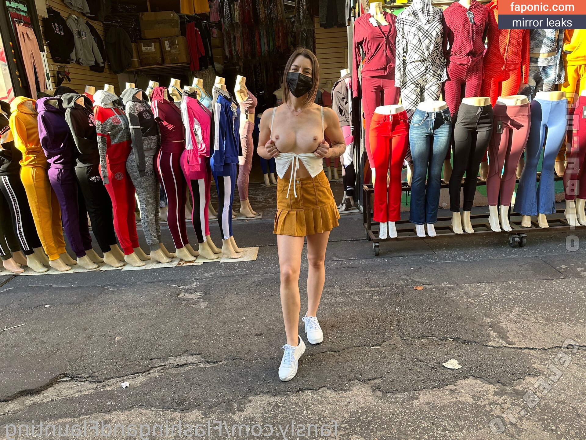 FlashingEmma, flashing_emma, https: Голи изтичания OnlyFans Снимка #19