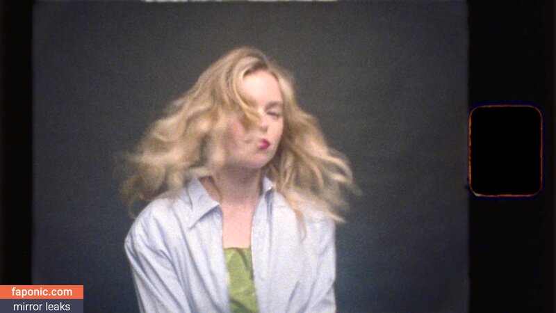 Milly Alcock, https:, millyalcock, millyalcockactres Голи изтичания OnlyFans Снимка #263