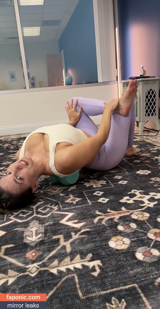 Brenda Mondragon, Mondragon Chiropractic, chiro_dragon Голи изтичания  Снимка #253