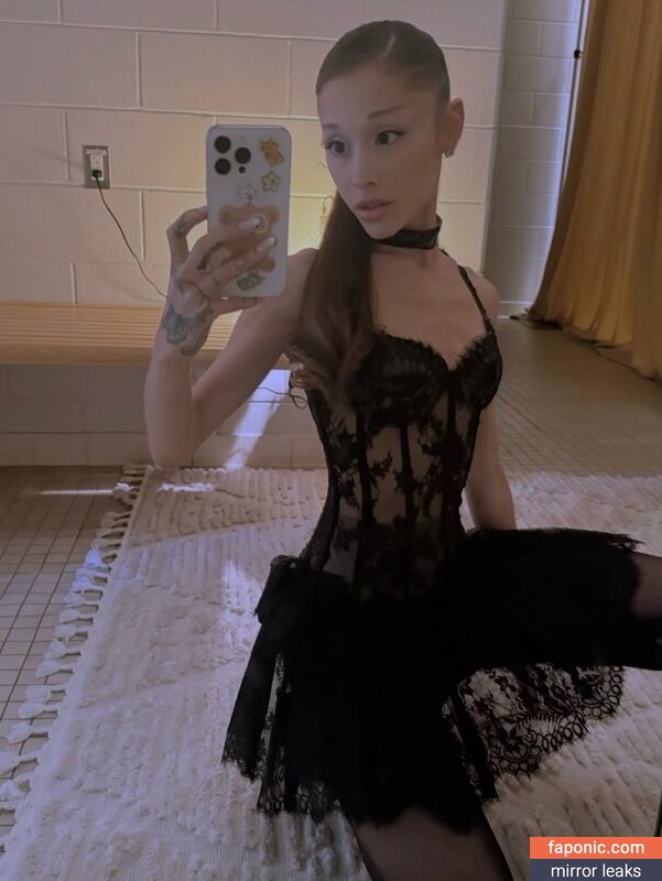 Ariana Grande, arianagrande, biancasotelo14 Голи изтичания OnlyFans Снимка #177