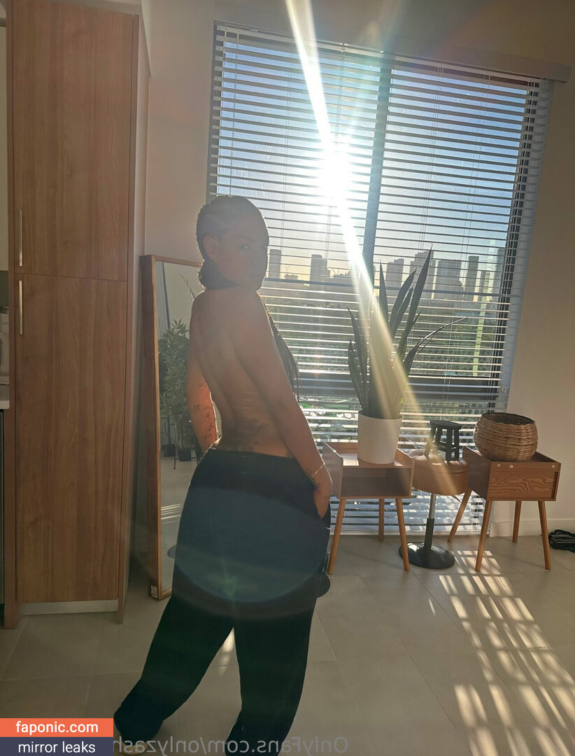 Zashia Santiago, officialzashia, zashiasantiago Голи изтичания OnlyFans Снимка #10