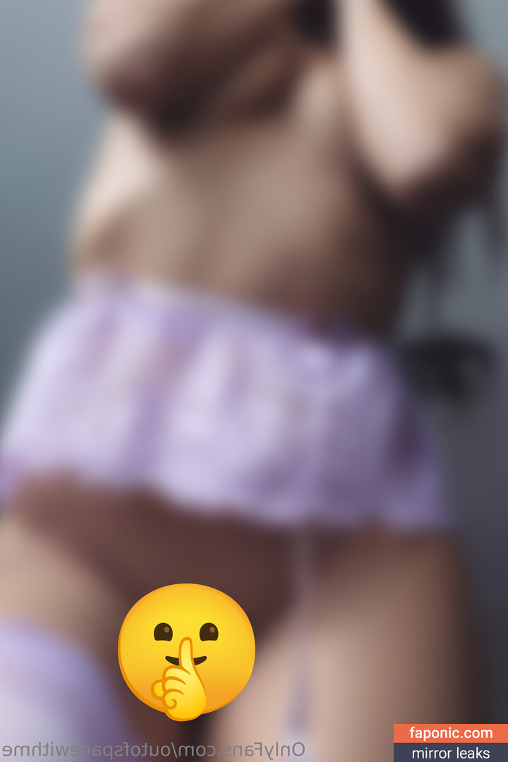 Vikioutofspace Голи изтичания OnlyFans Снимка #25