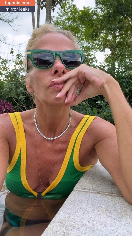 Adriane Galisteu, galisteuoficial Голи изтичания  Снимка #330